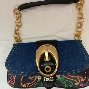 Vibrating small D&G shoulder bag